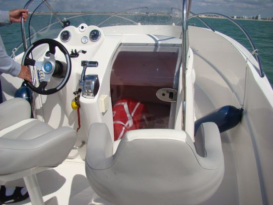   (BATEAU)